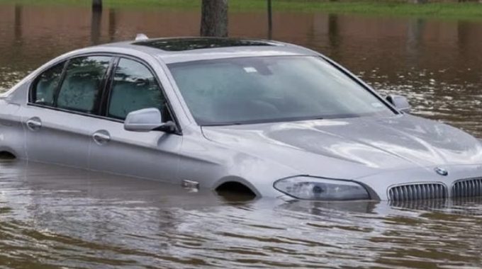 Tips Cara Penanganan Kendaraan Mobil Terendam Dari Banjir